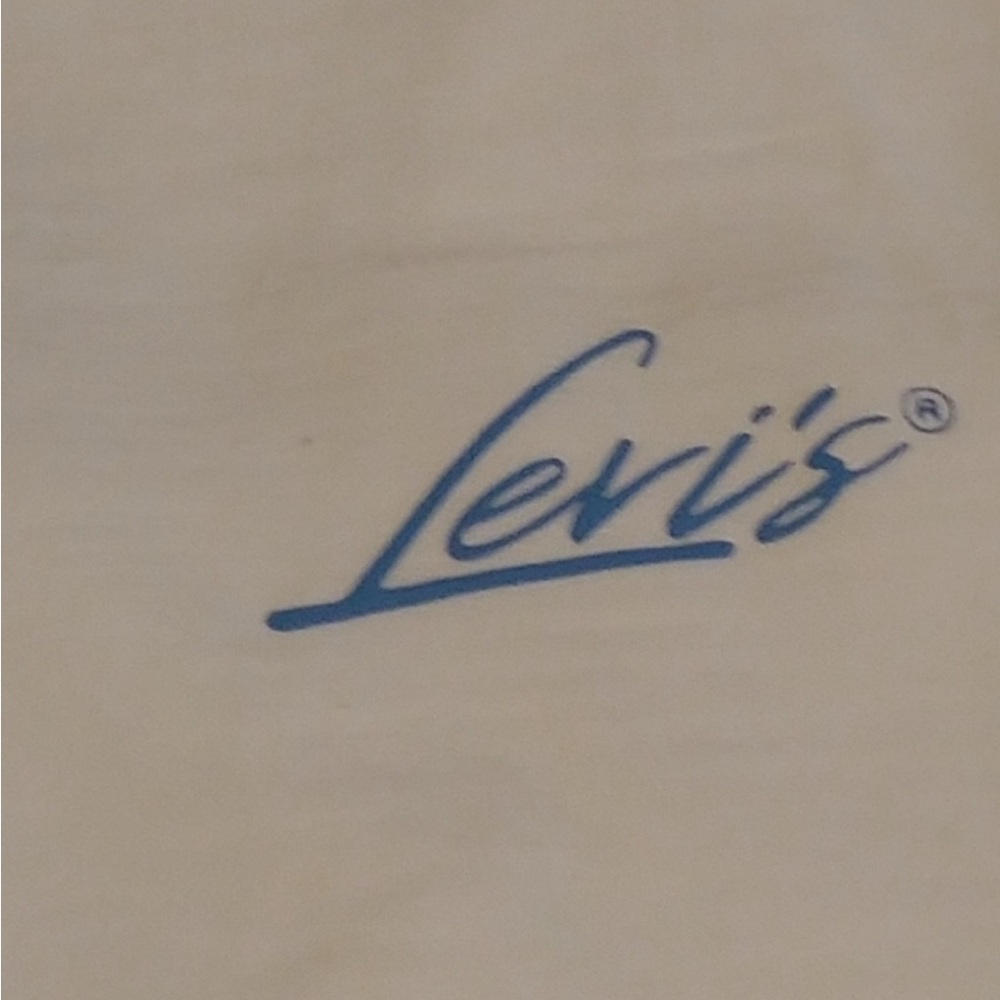 Levi’s Crop Top - Picture 2 of 2